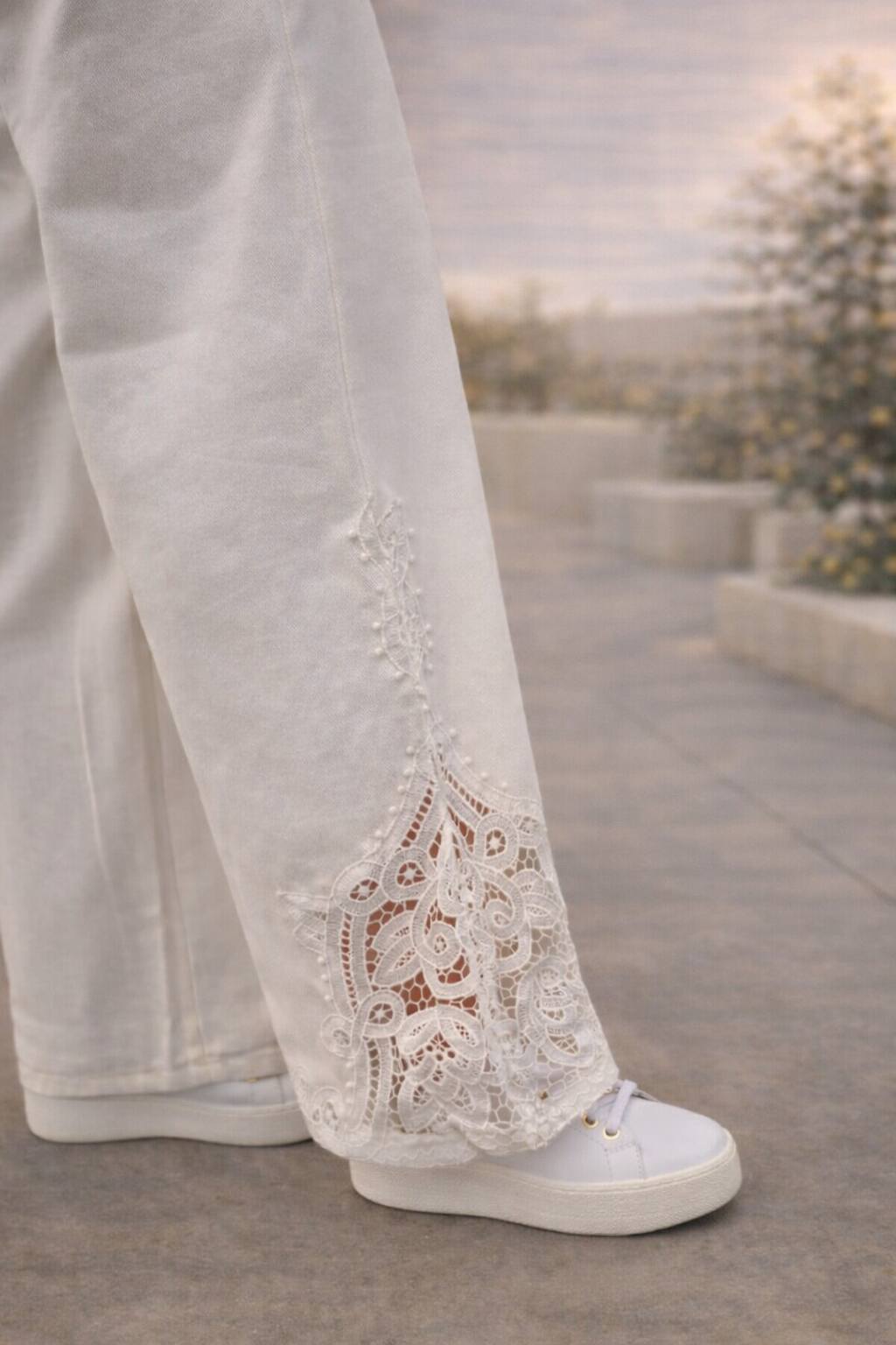 BRODERIE WHITE JEANS